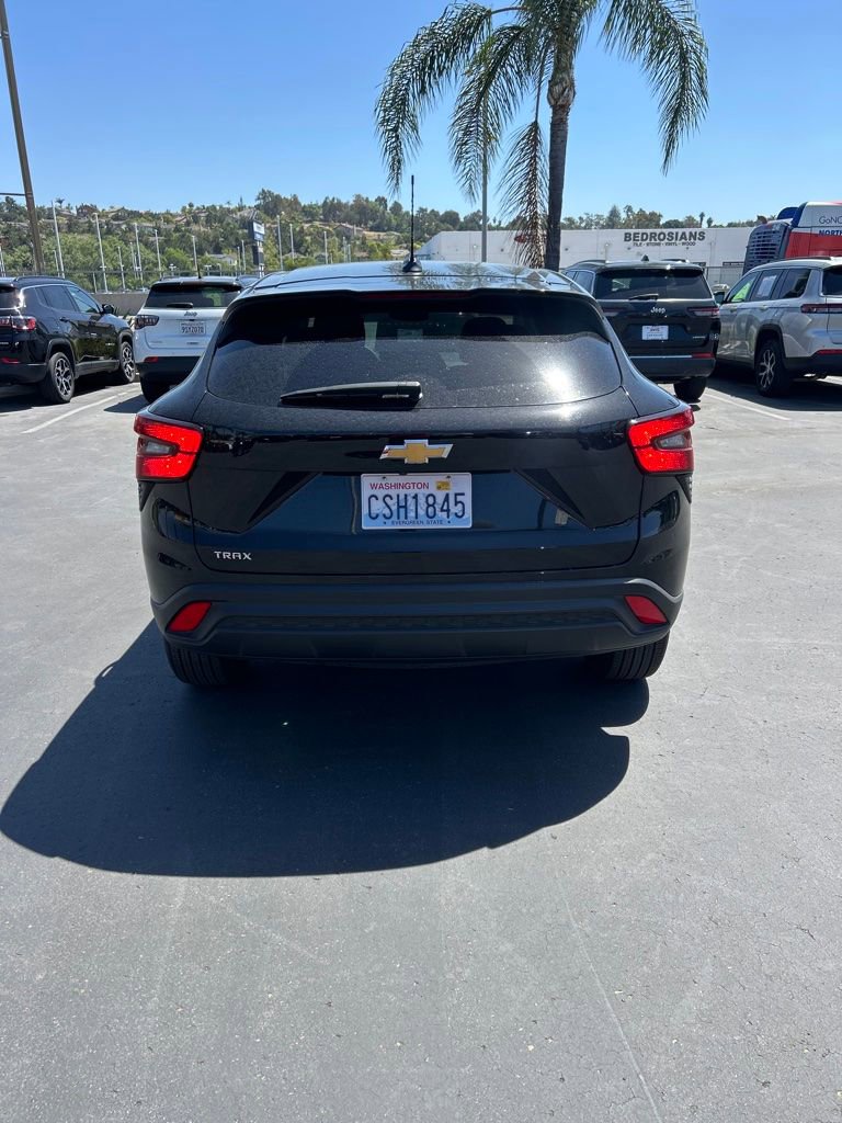 Used 2025 Chevrolet Trax LS image 9