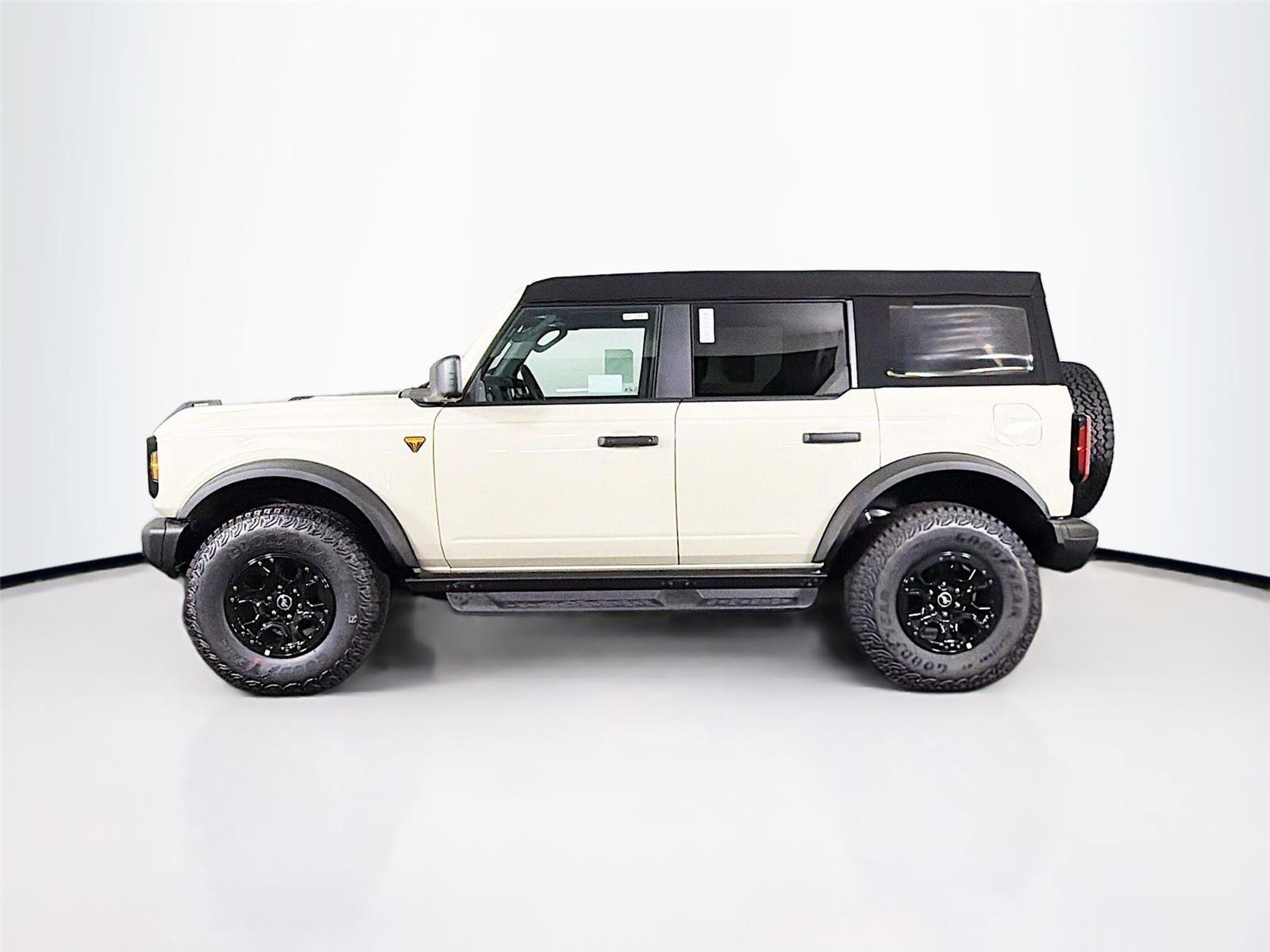 New 2026 Ford Bronco Badlands image 4