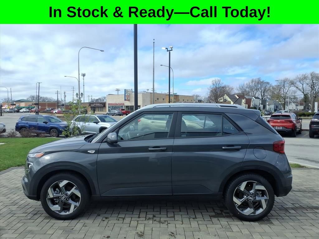Used 2025 Hyundai Venue SEL image 4