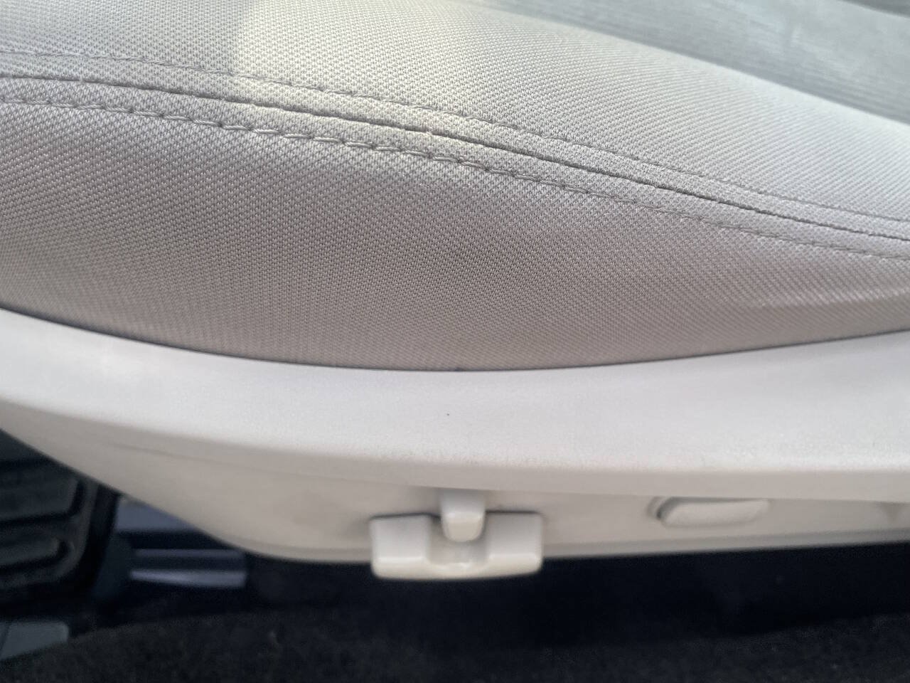 Used 2013 Subaru Outback 2.5i Premium AWD/4WD image 16