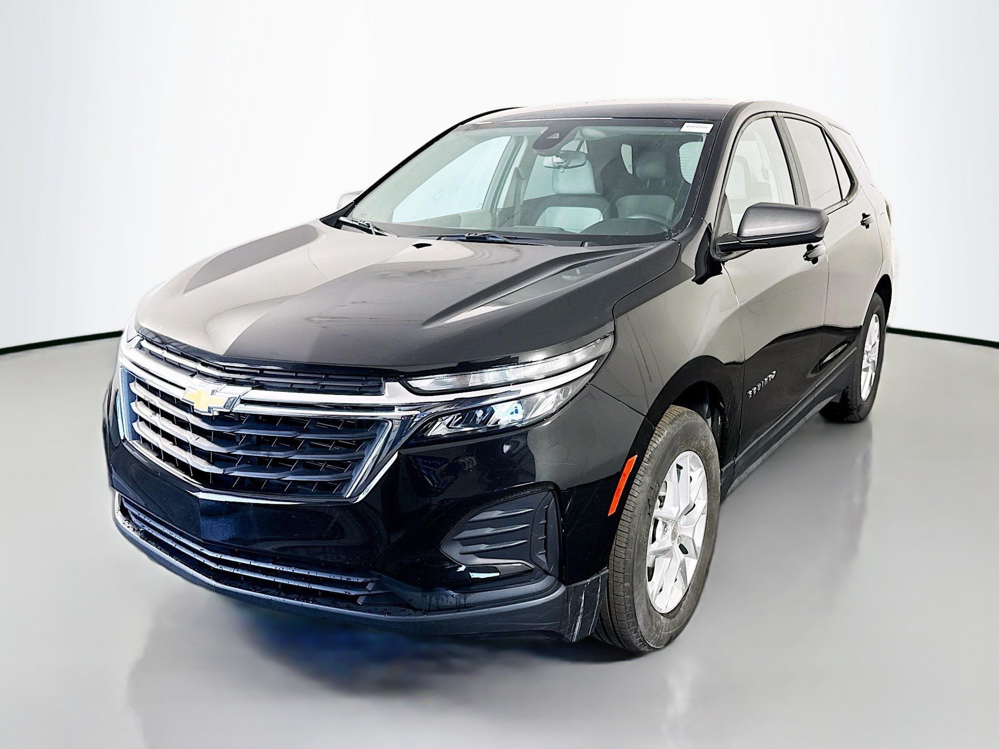 Used 2024 Chevrolet Equinox LS w/ LS Convenience Package FWD image 4
