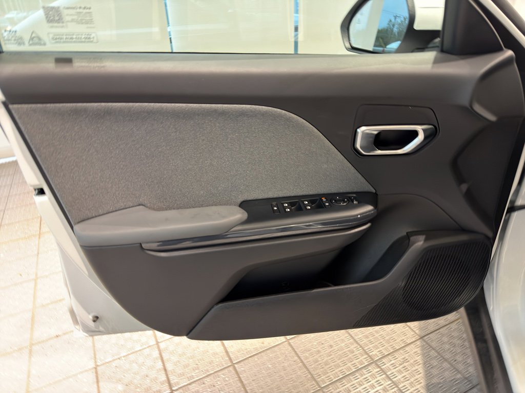 Used 2025 Kia K4 EX image 12