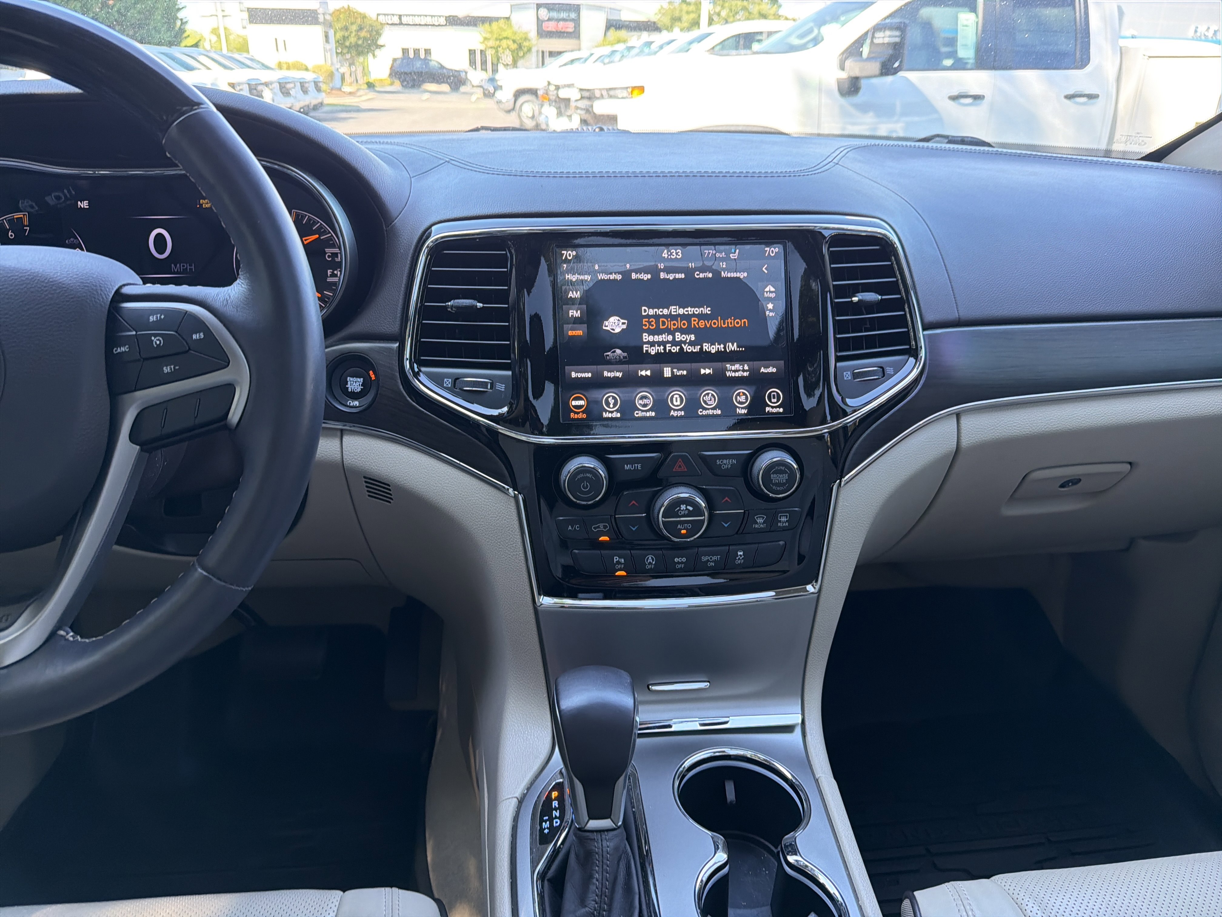 Used 2019 Jeep Grand Cherokee Overland AWD/4WD image 30