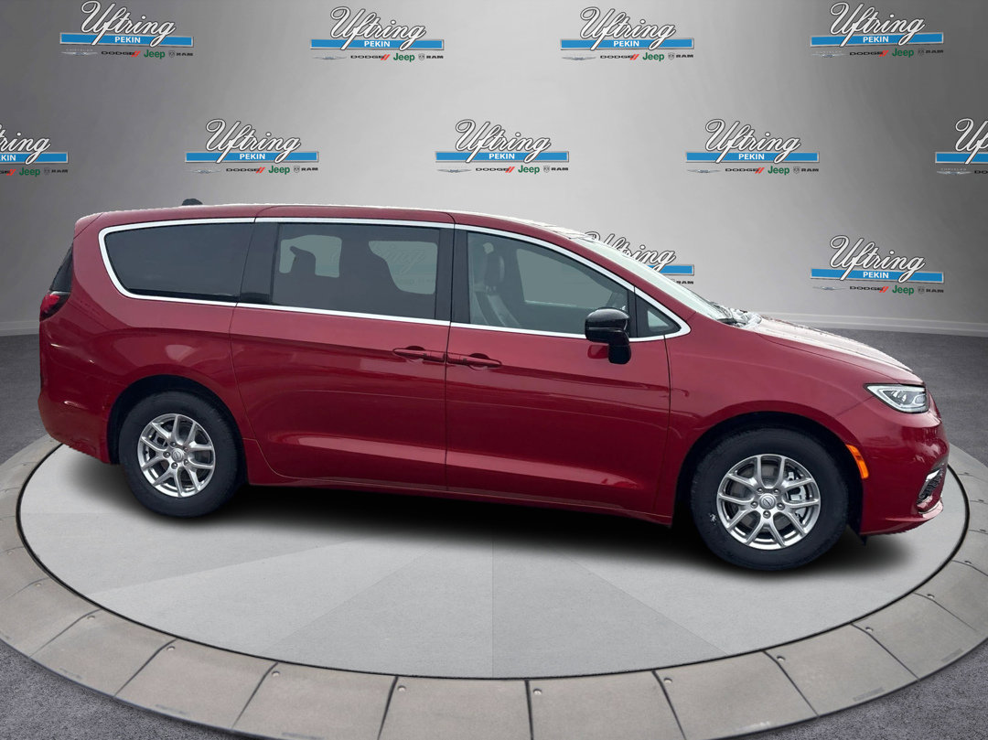 New 2026 Chrysler Pacifica Select image 2