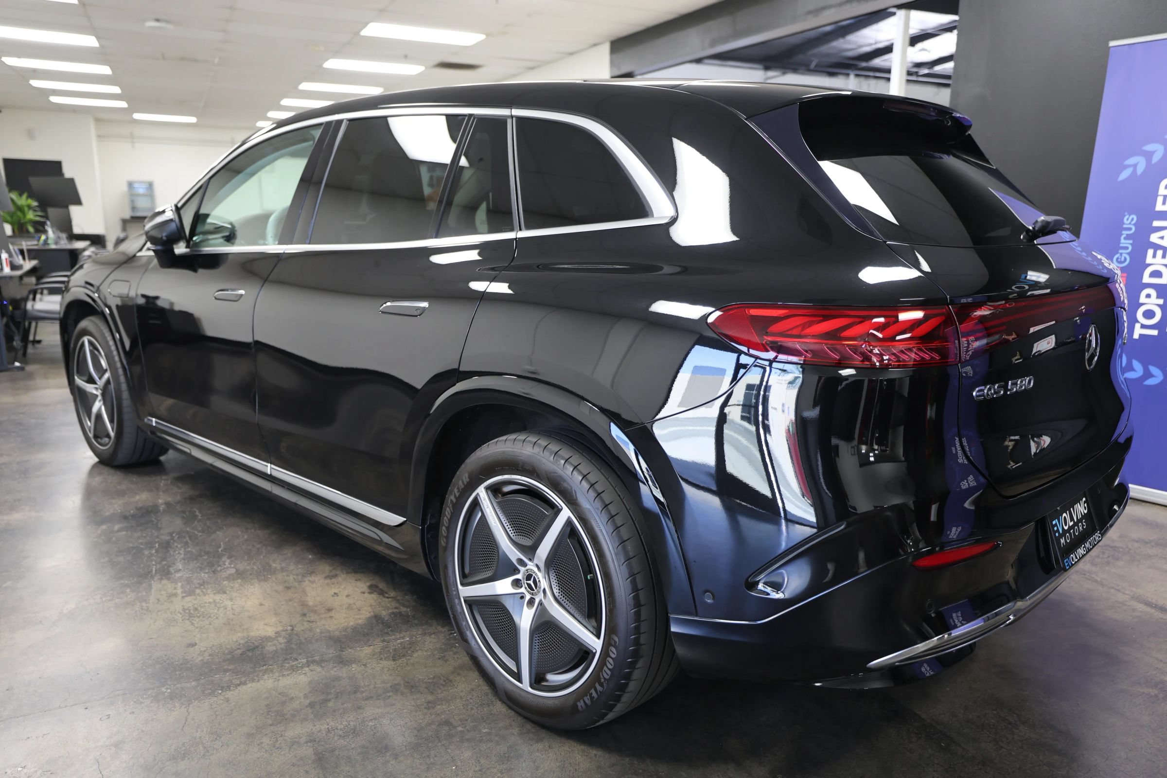 Used 2023 Mercedes-Benz EQS 580 4MATIC SUV image 9