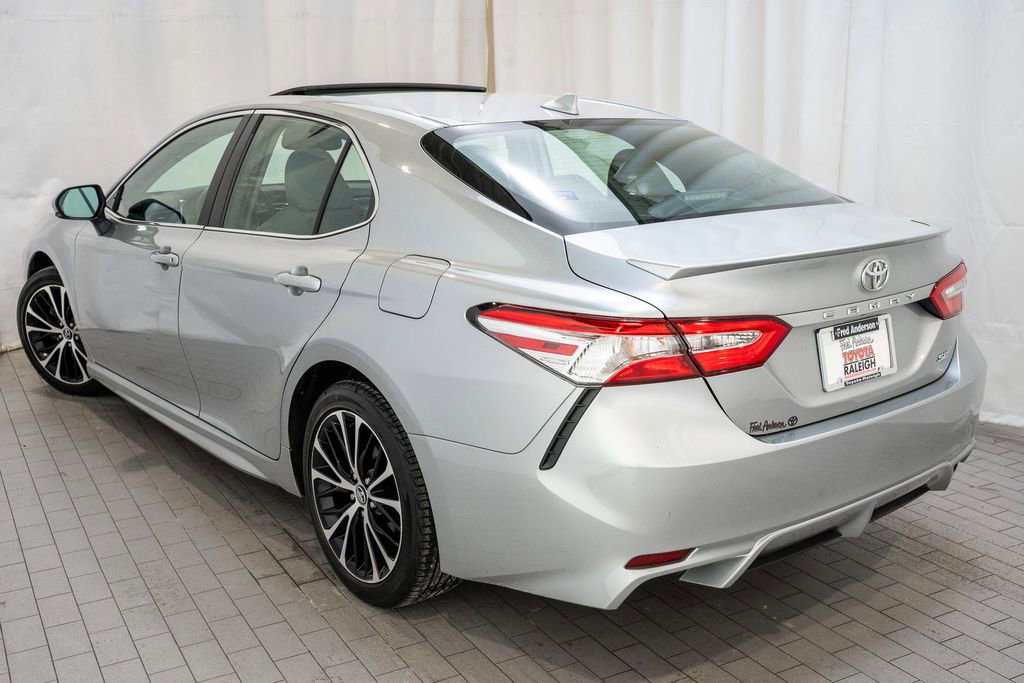 Used 2020 Toyota Camry SE image 3