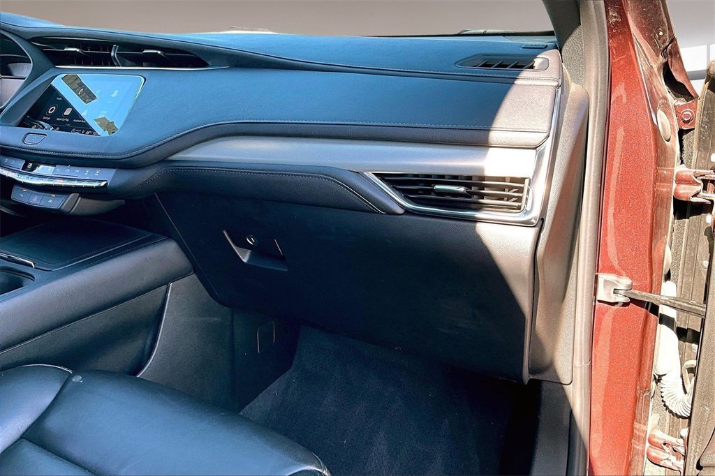 Used 2023 Cadillac XT4 Premium Luxury image 16