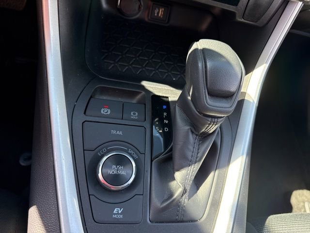 Used 2025 Toyota RAV4 LE image 17