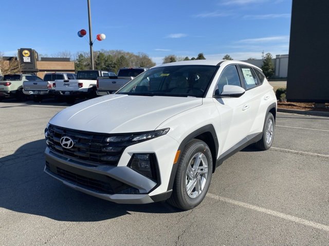 New 2025 Hyundai Tucson SE image 3