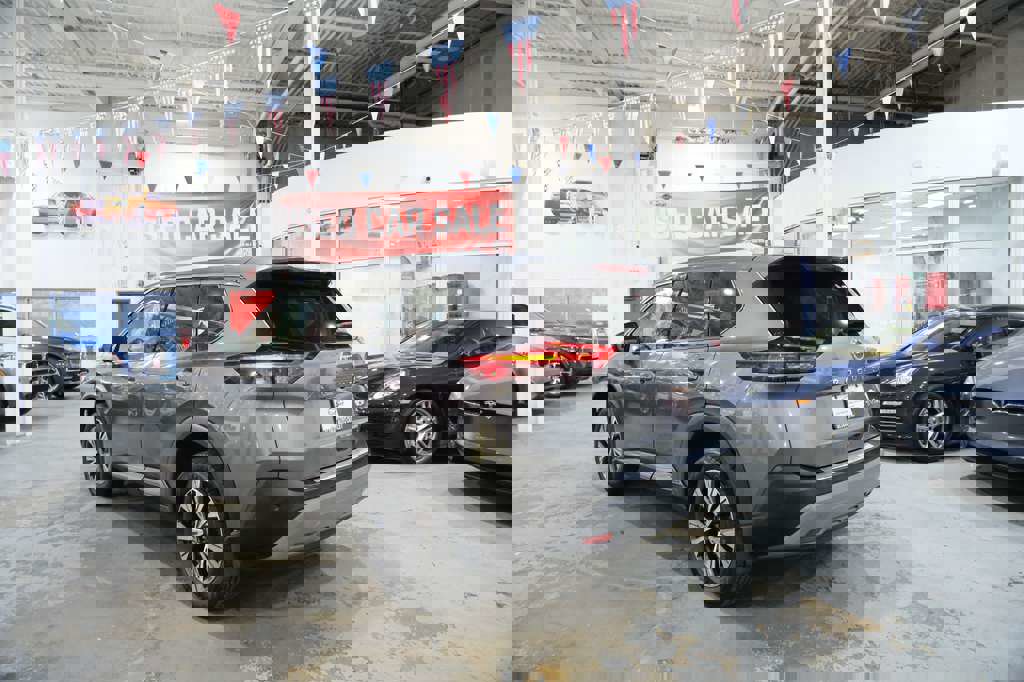 Used 2021 Nissan Rogue SV w/ Premium Package image 8