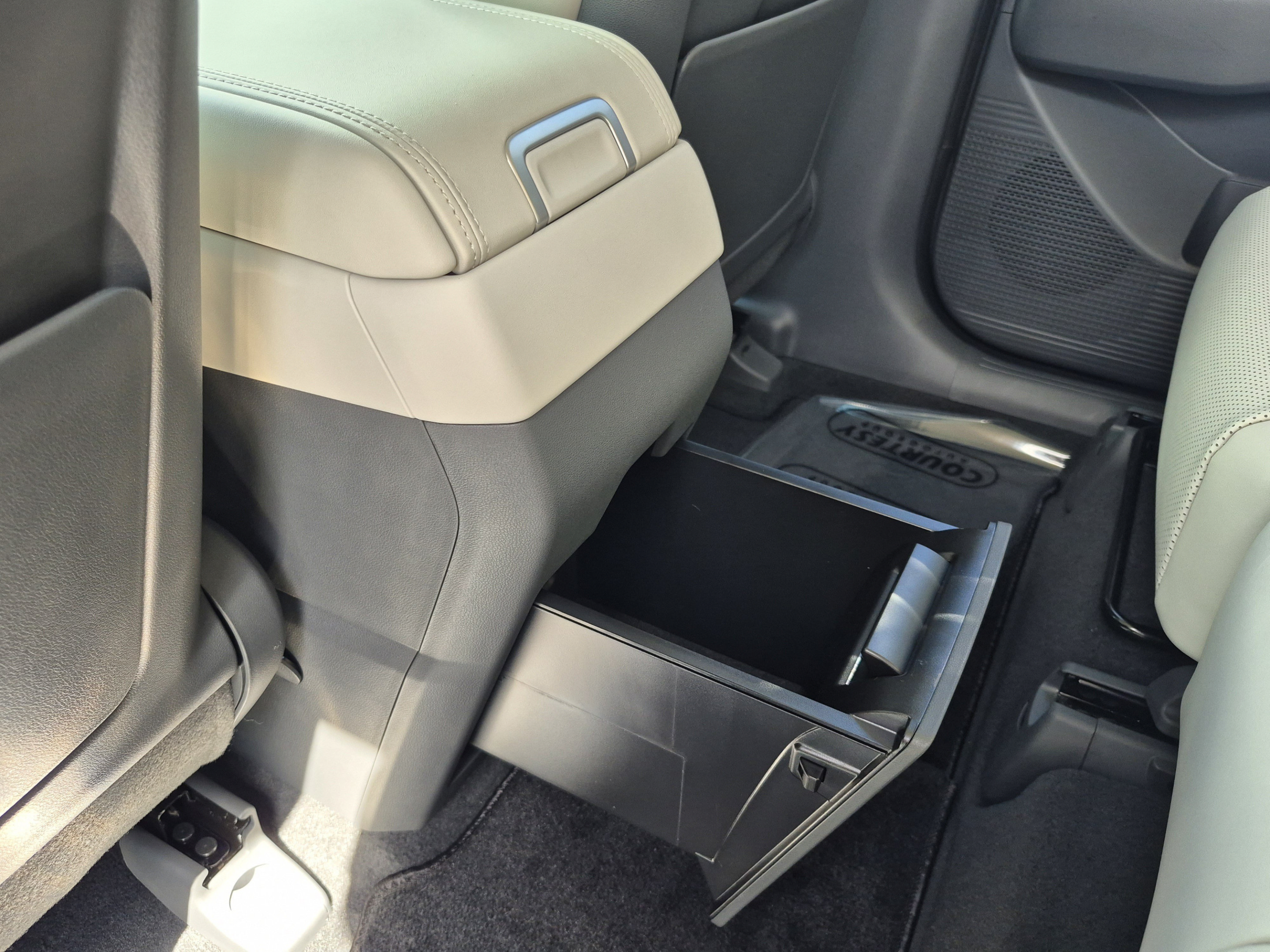 New 2027 Hyundai Santa Fe SEL FWD image 15