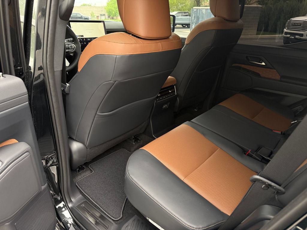 Used 2026 Lexus GX 550 w/ Accessory Package (ZB) AWD/4WD image 29