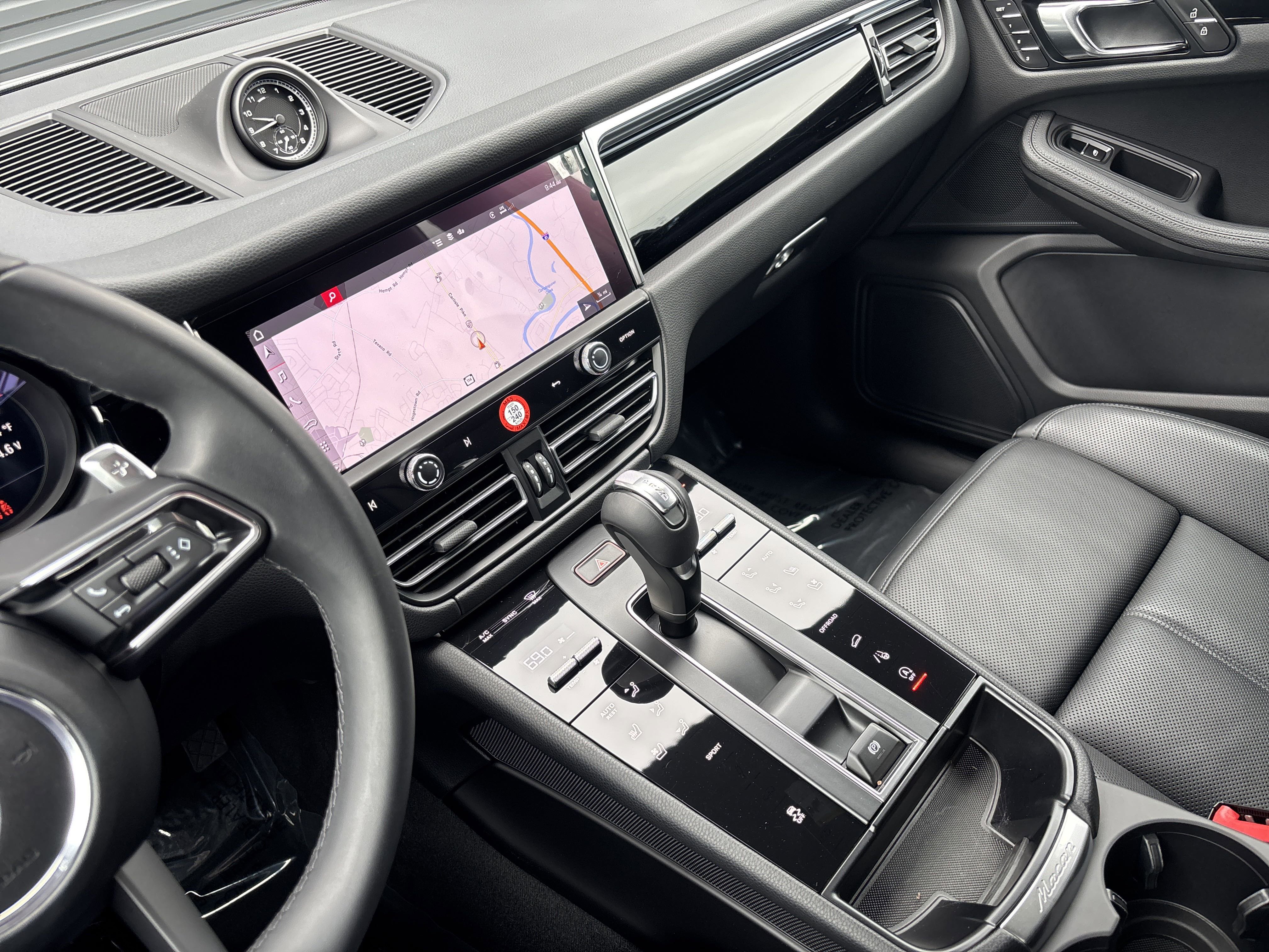 Certified 2025 Porsche Macan image 20