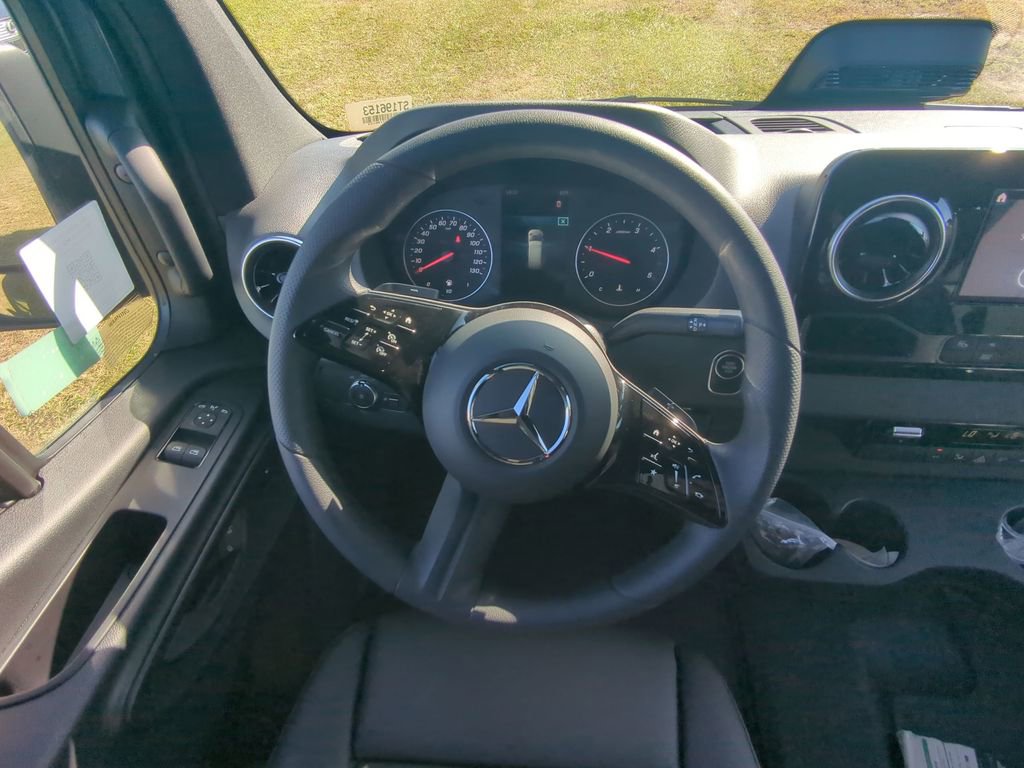 Used 2025 Mercedes-Benz Sprinter 2500 image 3