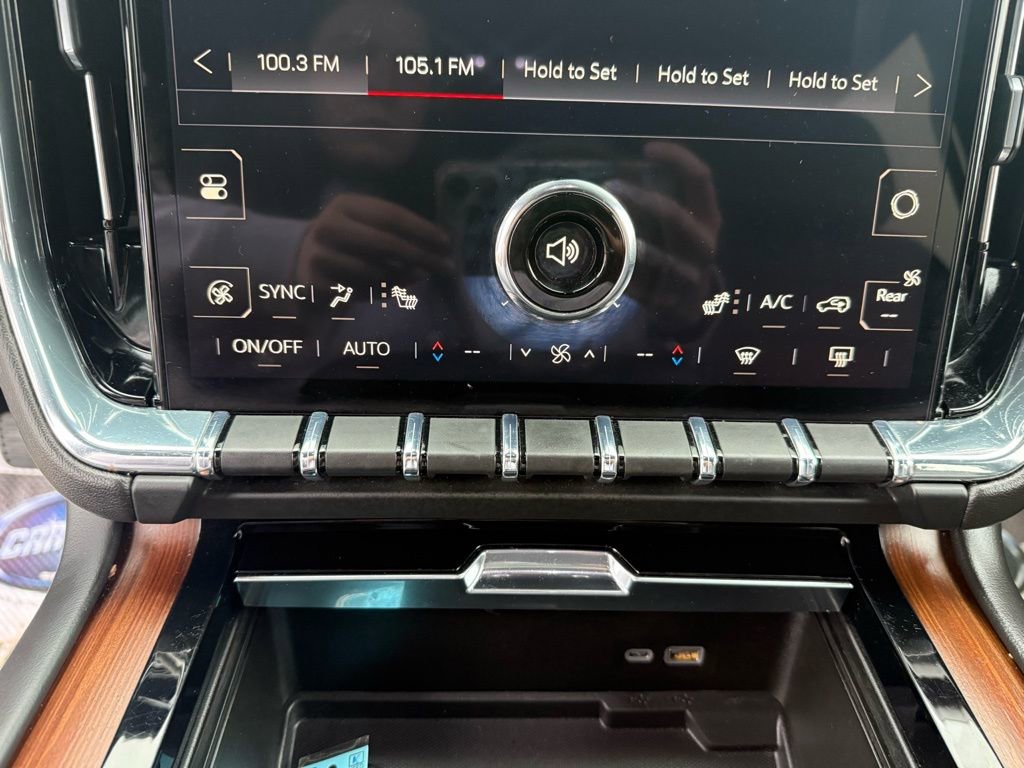 Used 2025 GMC Yukon XL Denali image 39