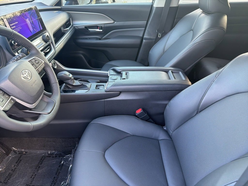 Used 2024 Toyota Grand Highlander XLE image 15