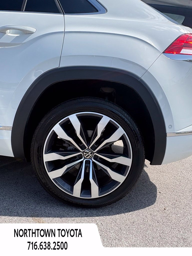 Used 2021 Volkswagen Atlas Cross Sport SEL Premium R-Line AWD/4WD image 22