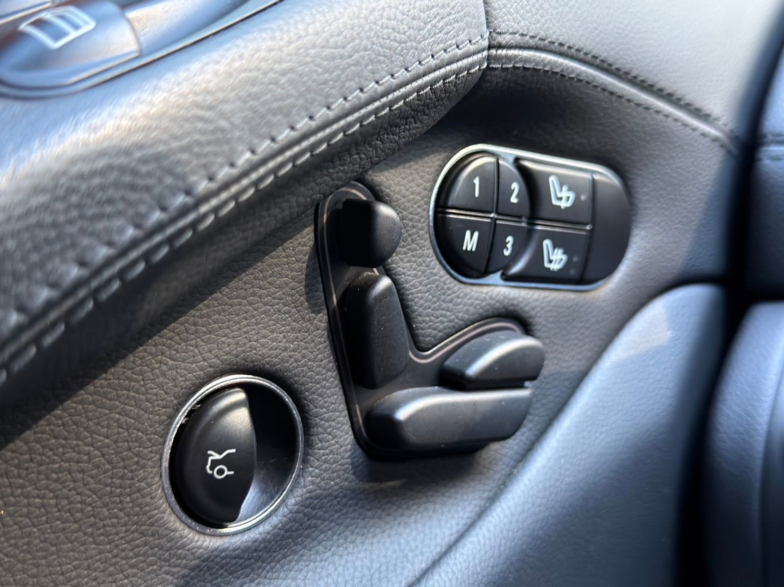 Used 2009 Mercedes-Benz SL 63 AMG image 15