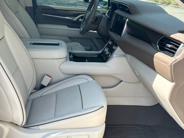 Used 2024 GMC Yukon Denali w/ Denali Reserve Package RWD image 19