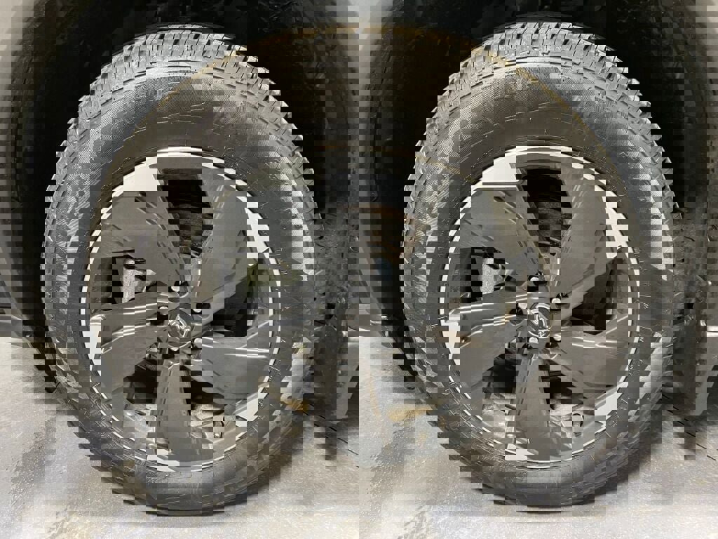 Used 2024 Nissan Rogue SV image 5