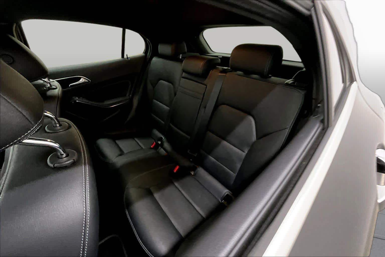 Used 2020 Mercedes-Benz GLA 250 w/ Premium Package image 19