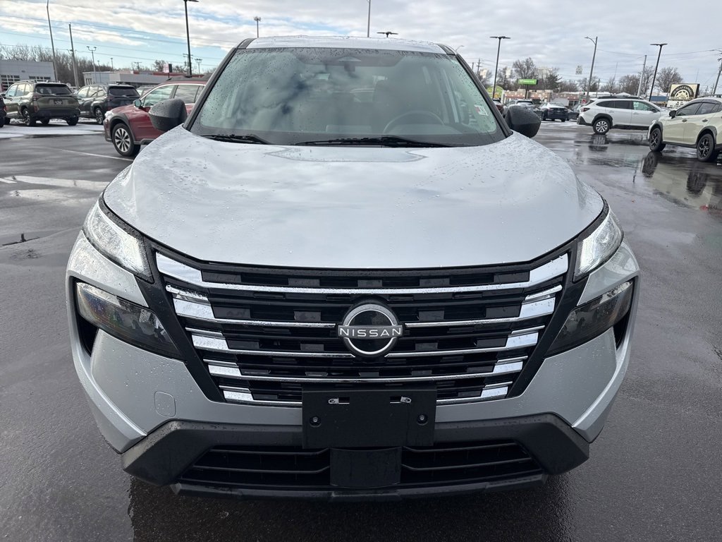 Used 2024 Nissan Rogue S image 2