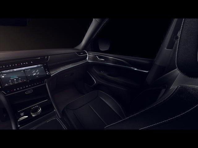 New 2026 Jeep Grand Cherokee Limited w/ Limited Altitude Package AWD/4WD image 7