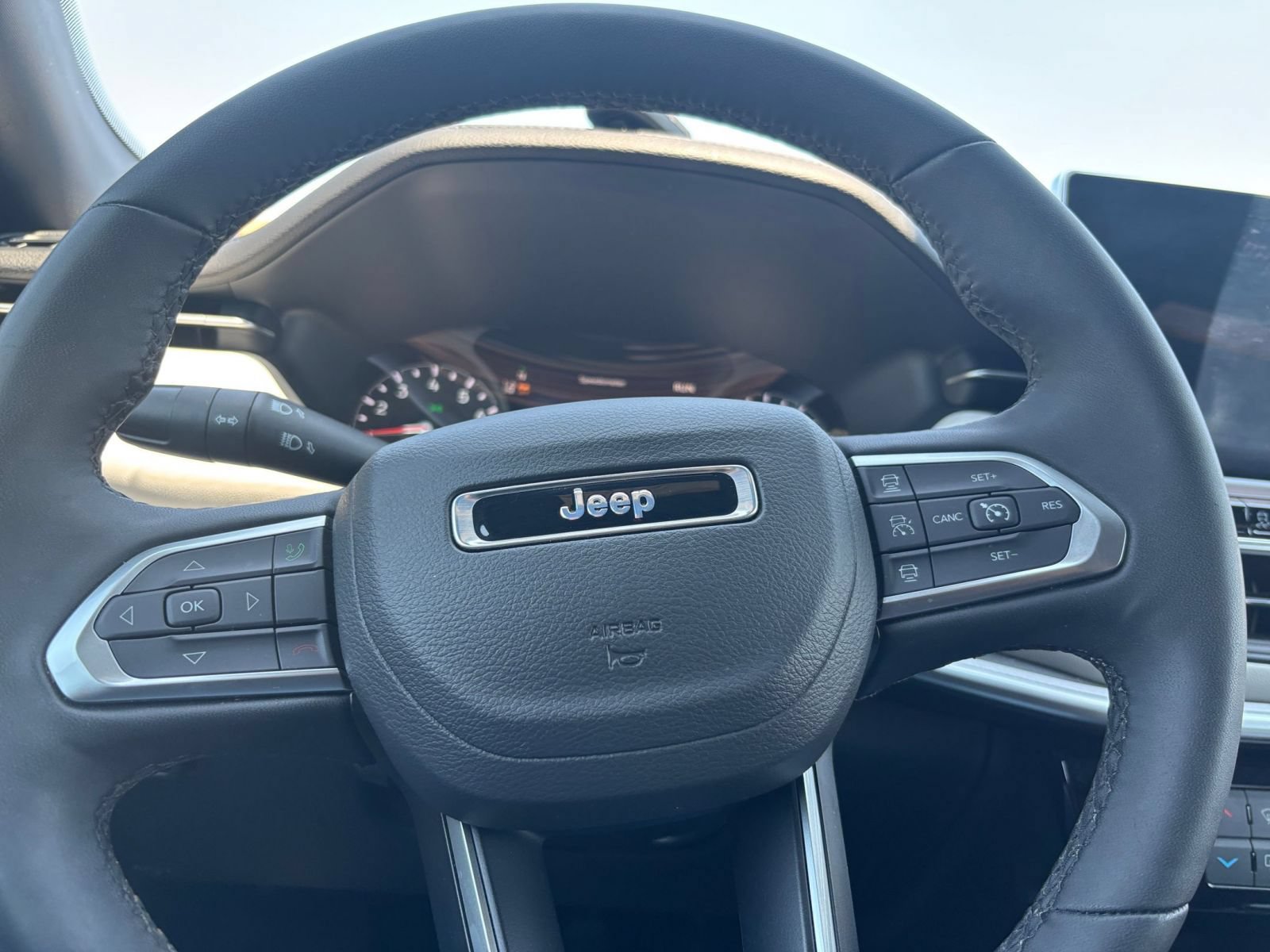 Used 2025 Jeep Compass Limited AWD/4WD image 25