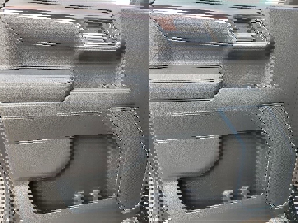 Used 2024 GMC Sierra 1500 SLT image 15