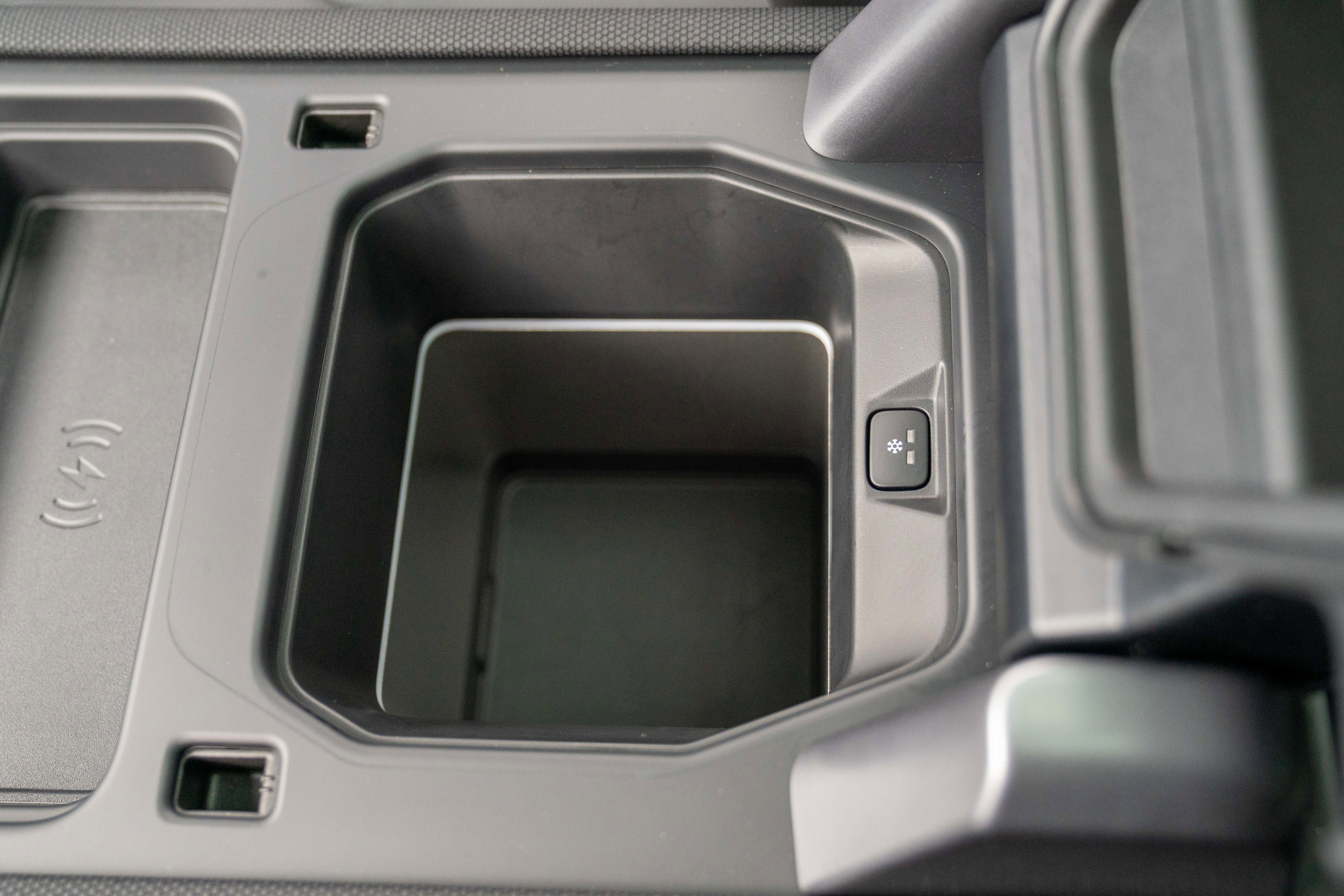 Used 2022 Land Rover Defender 90 X-Dynamic S image 28