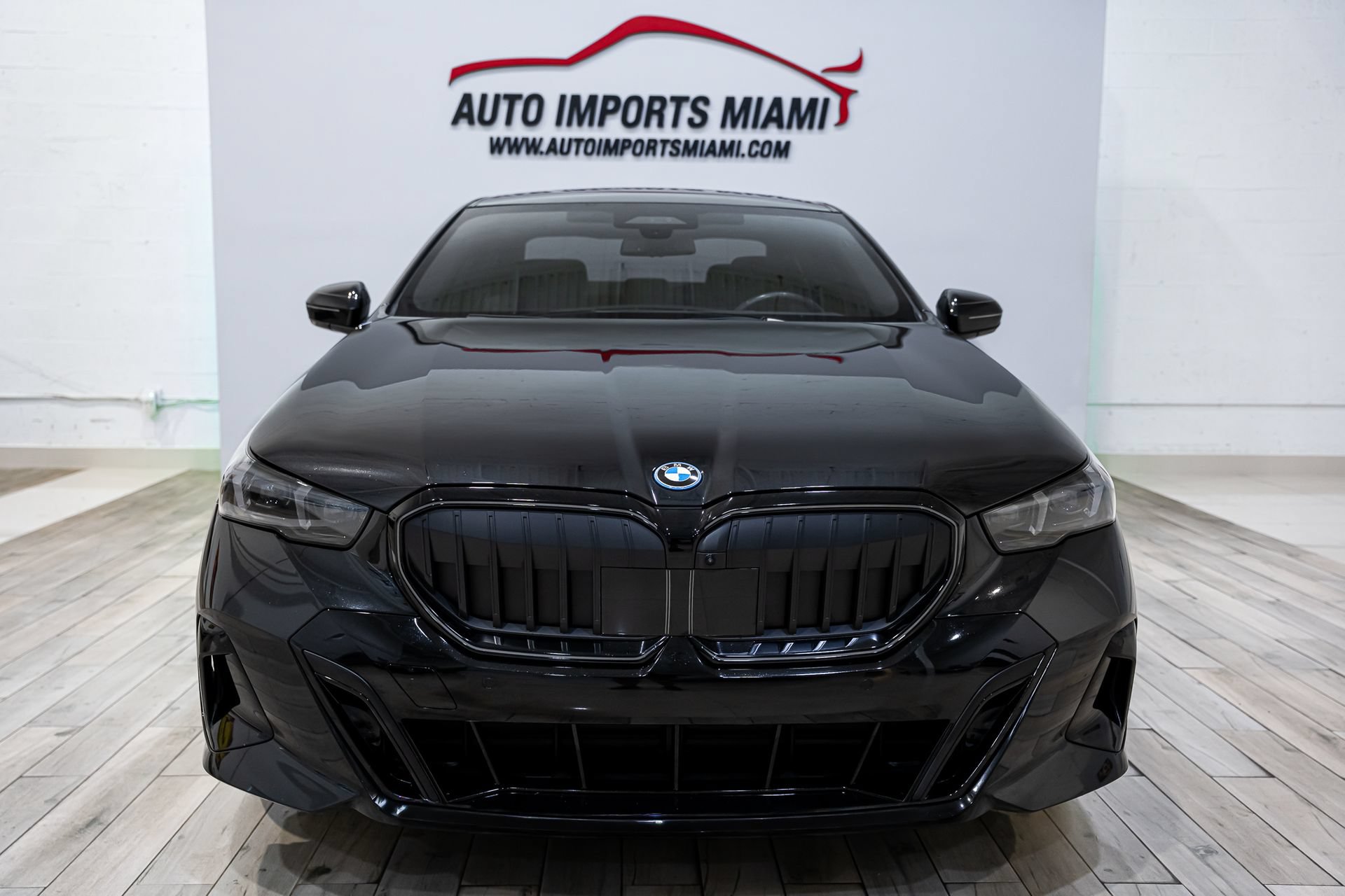 Used 2025 BMW 550e xDrive w/ Executive Package AWD/4WD image 31