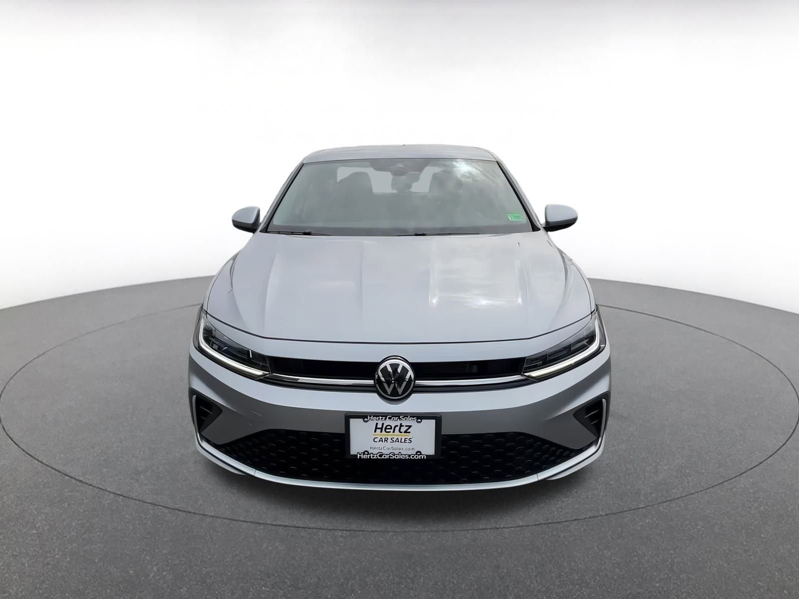 Used 2025 Volkswagen Jetta SE image 4