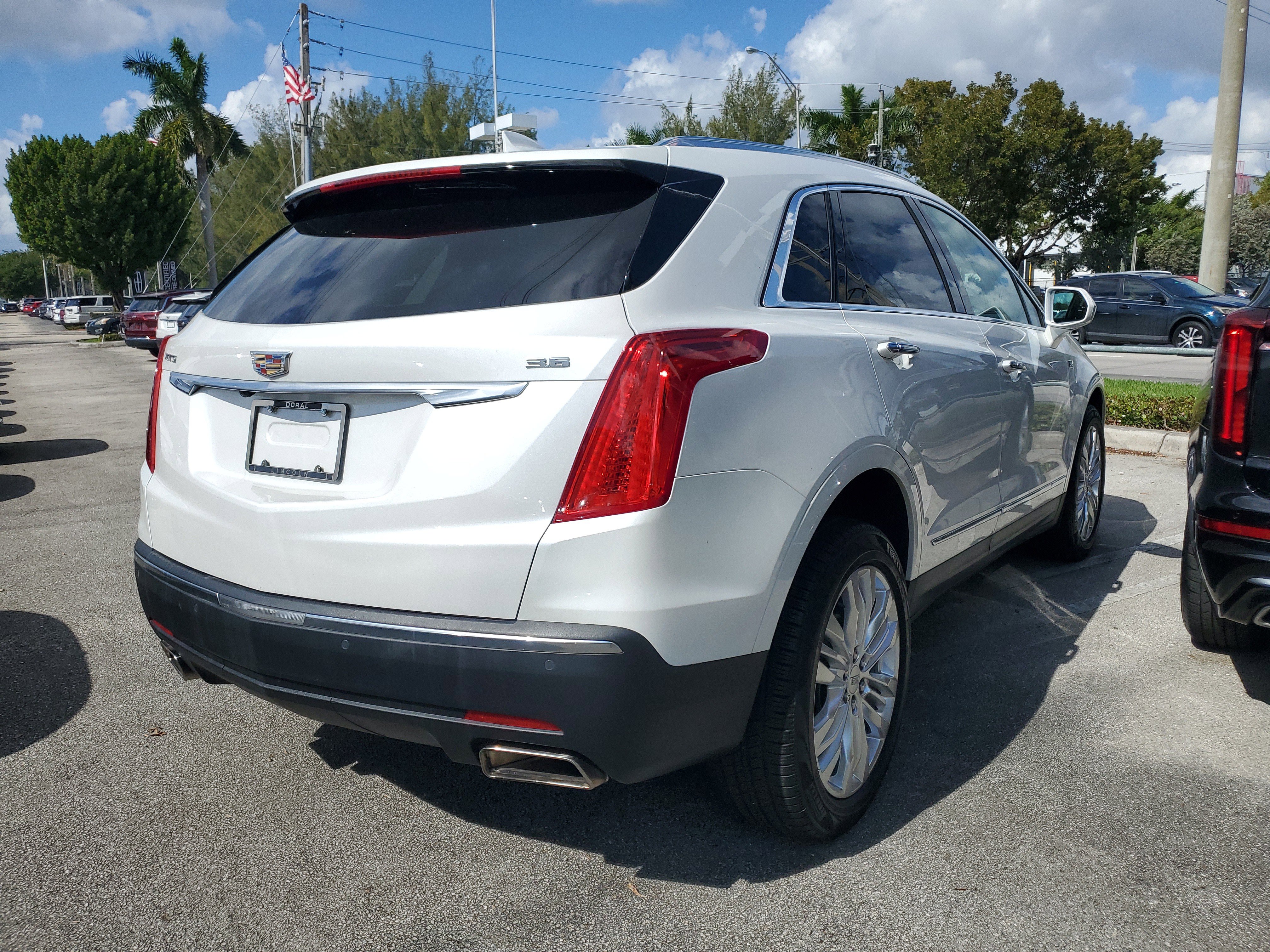 Used 2017 Cadillac XT5 Premium Luxury w/ LPO, Wheel Lock Package image 5