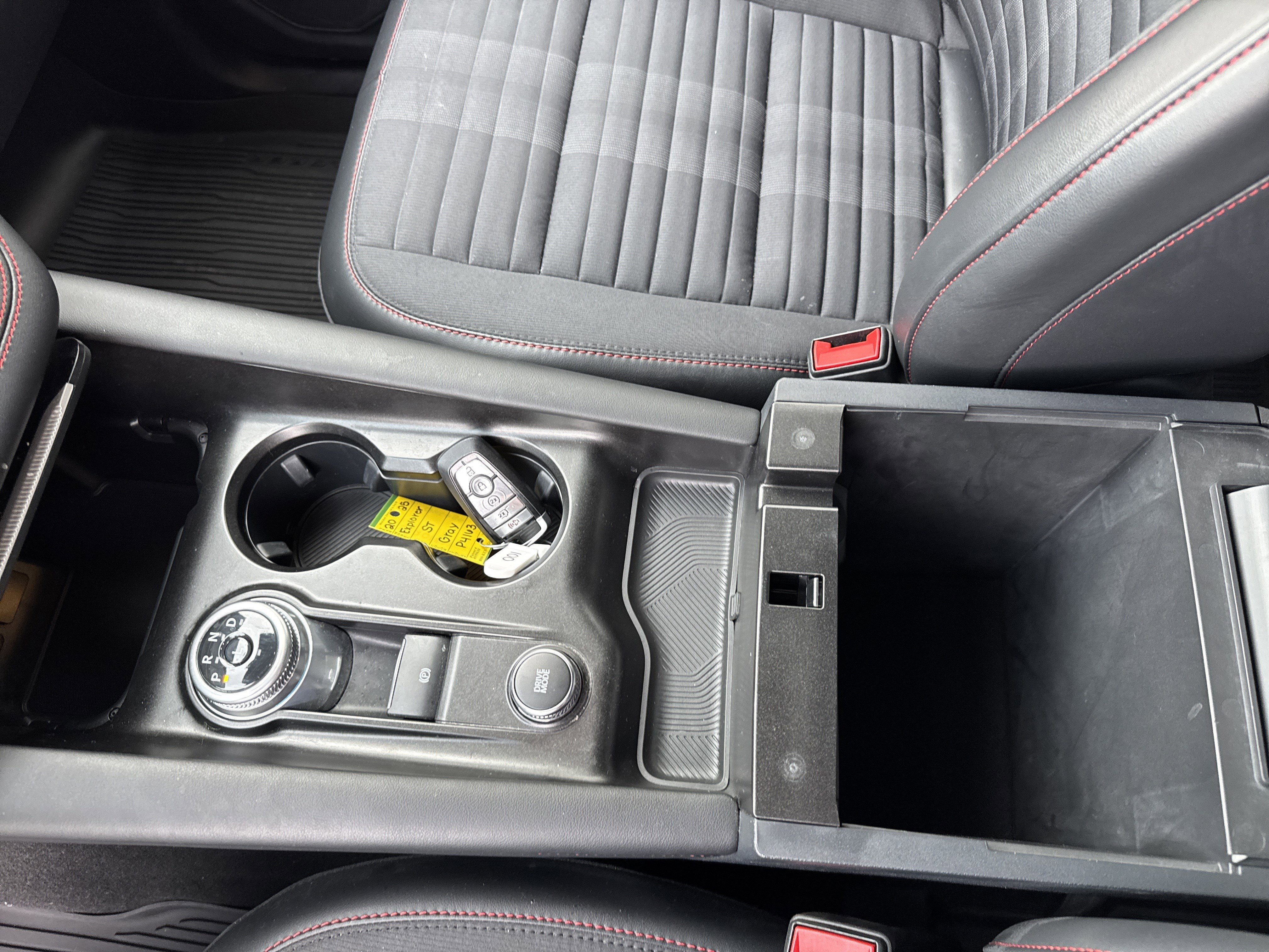 Used 2025 Ford Explorer ST-Line w/ ST-Line Street Pack image 42