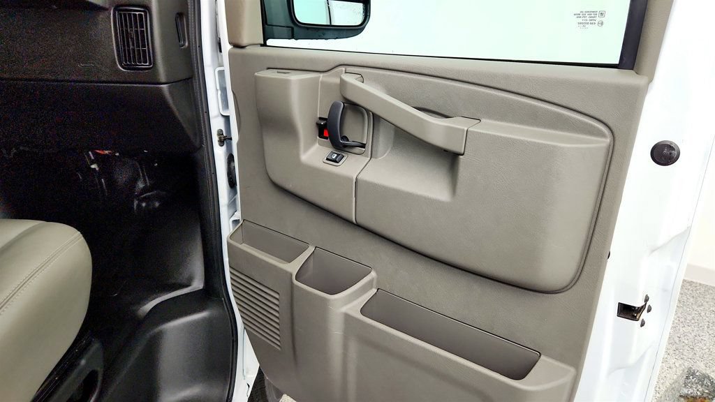 Used 2025 GMC Savana 3500 Extended RWD image 30