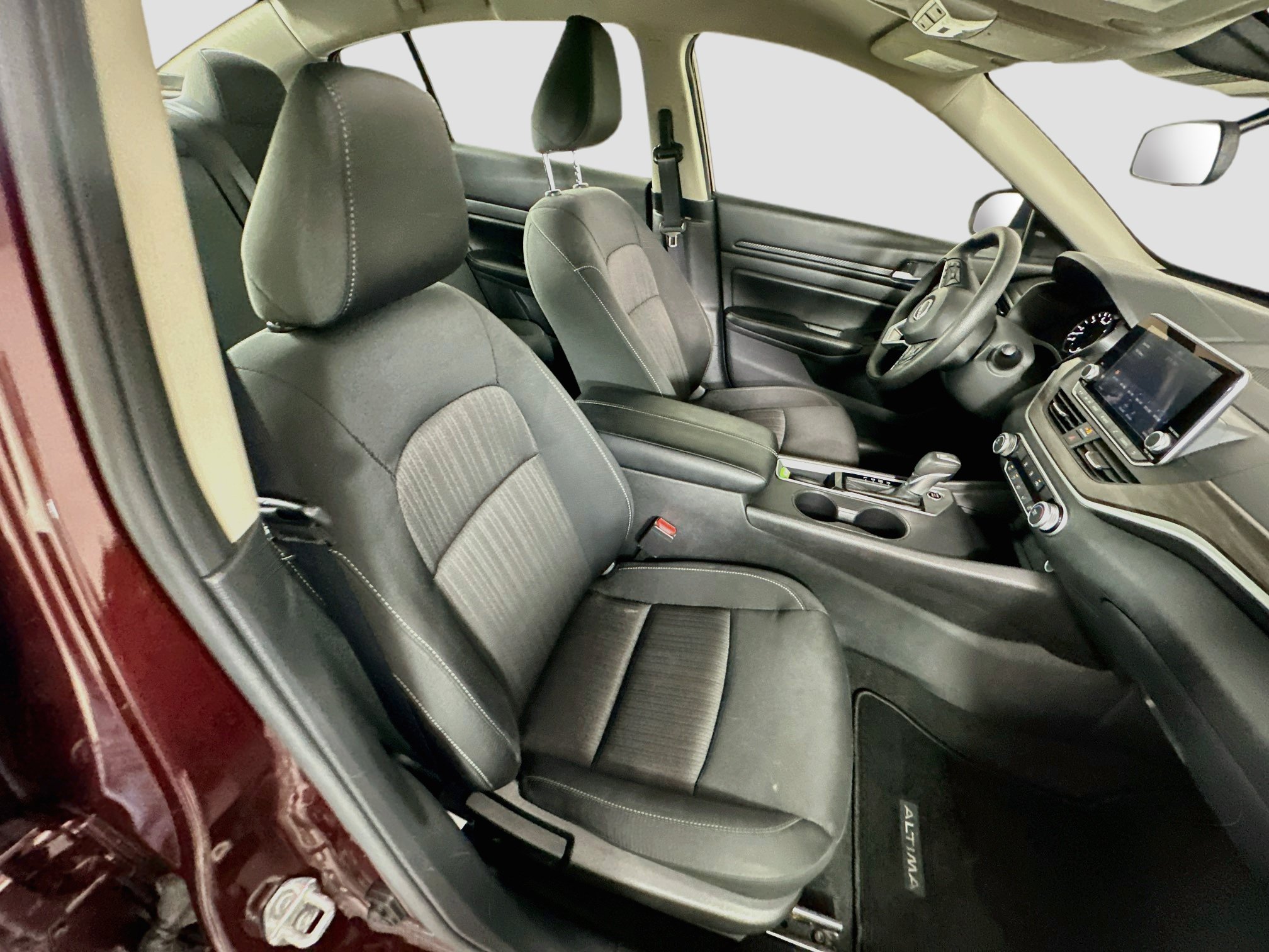 Used 2025 Nissan Altima 2.5 SV FWD image 29