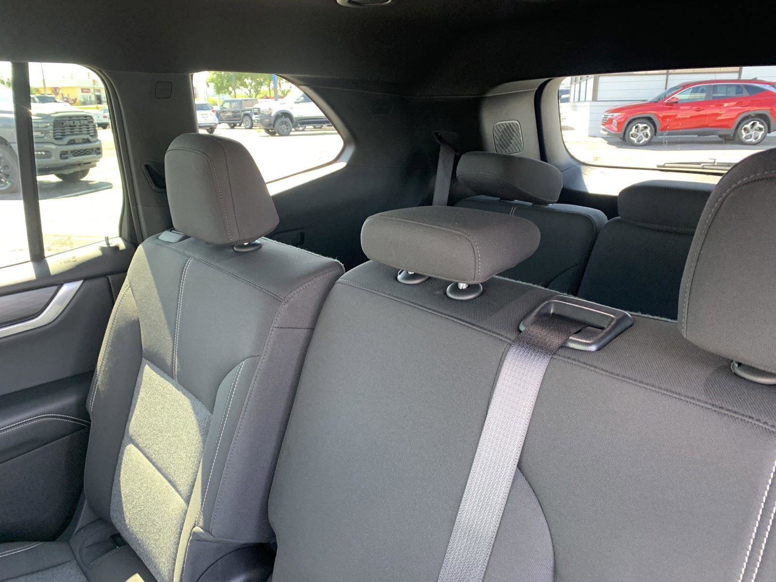 Used 2025 GMC Acadia Elevation image 13