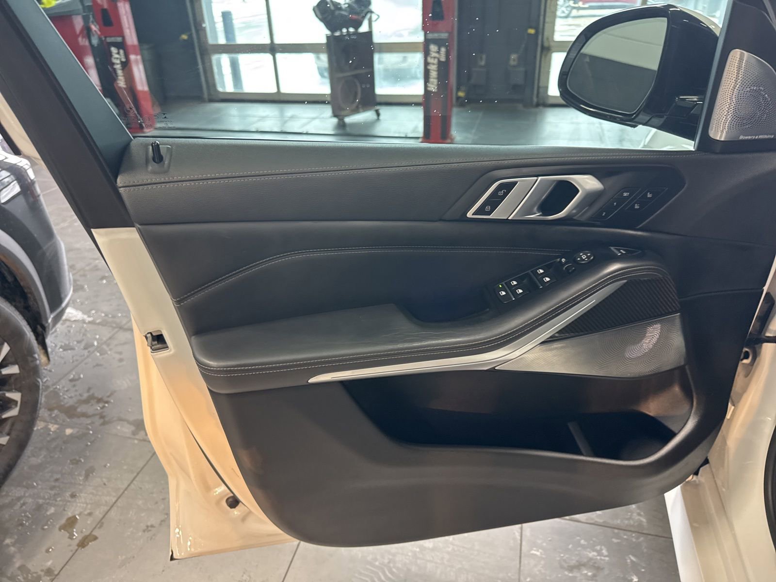 Used 2021 BMW X5 M50i w/ Executive Package image 3