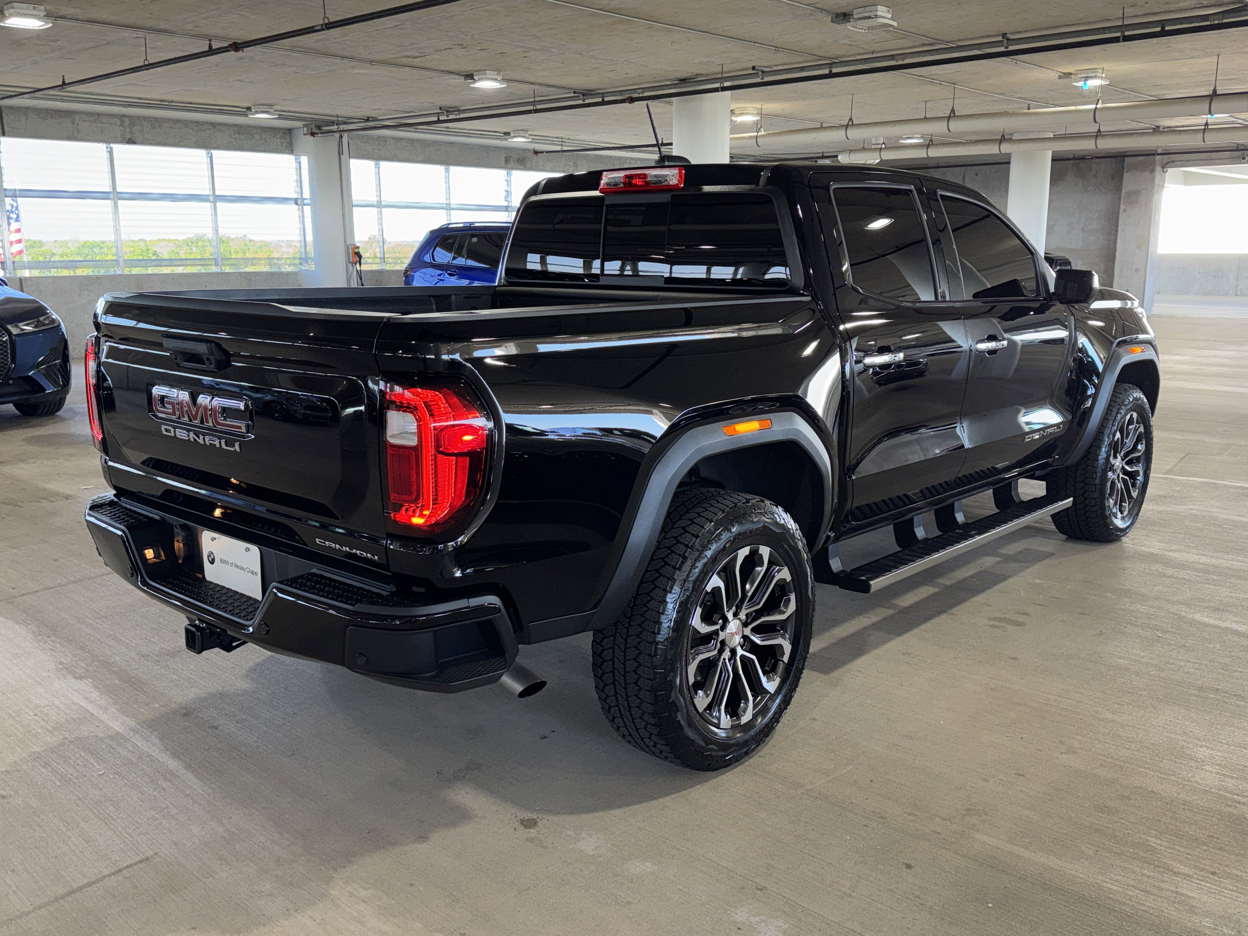 Used 2025 GMC Canyon Denali image 8