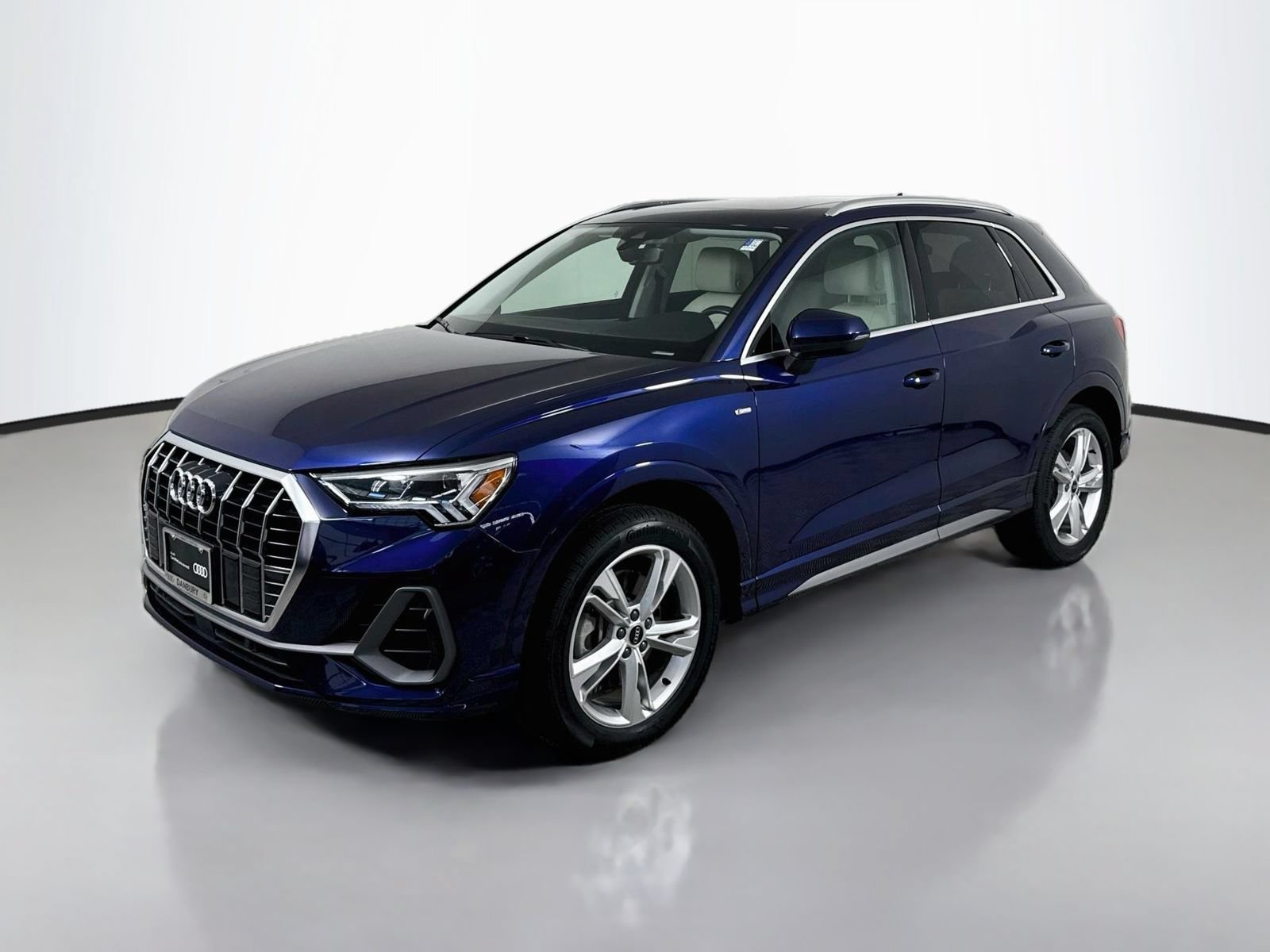 Certified 2024 Audi Q3 2.0T Premium AWD/4WD image 1
