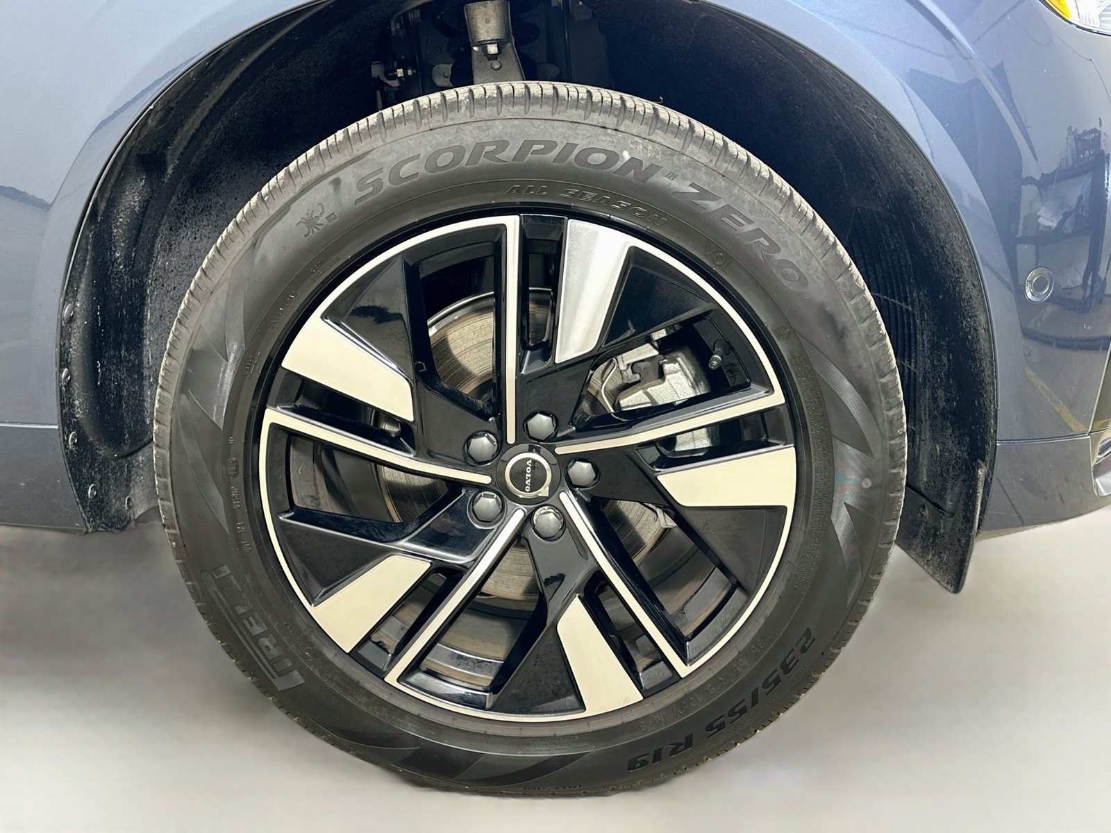 New 2026 Volvo XC60 B5 Plus w/ Protection Package Premier AWD/4WD image 10