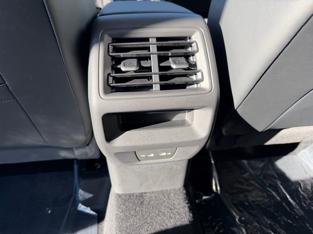 New 2026 Volkswagen Tiguan SE image 25