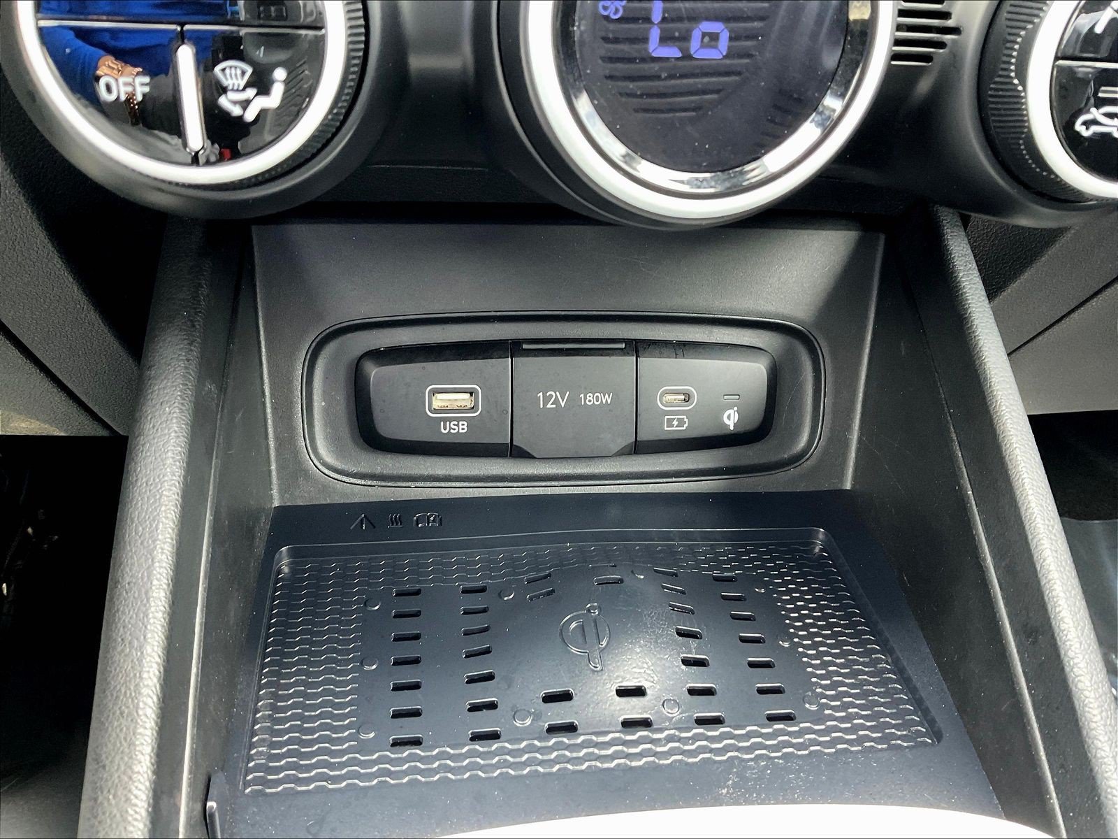 Certified 2024 Hyundai Venue Limited FWD image 16