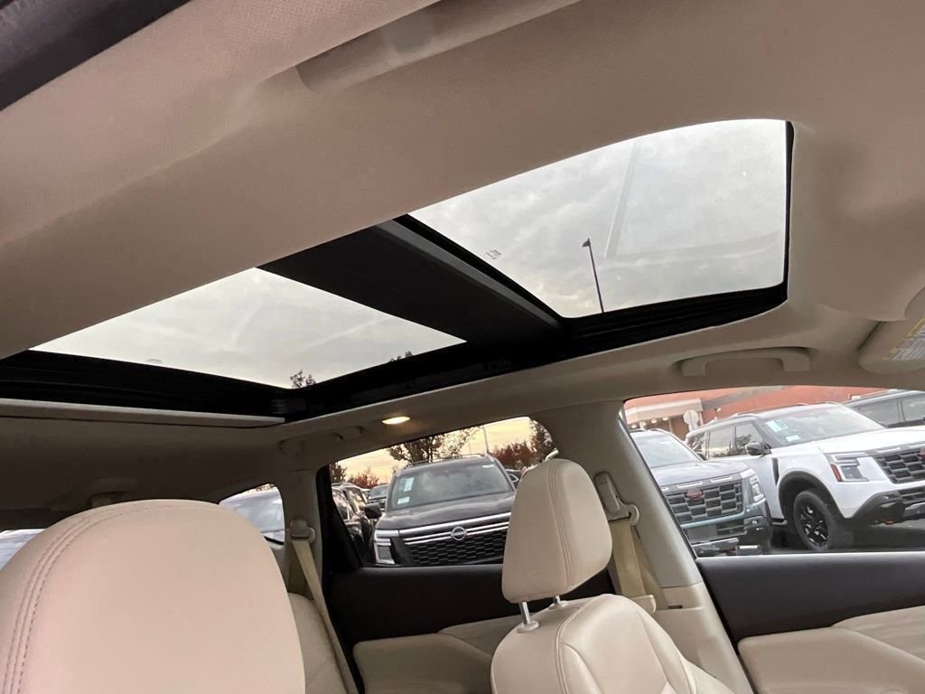 Certified 2018 Nissan Murano Platinum w/ Cargo Package image 20