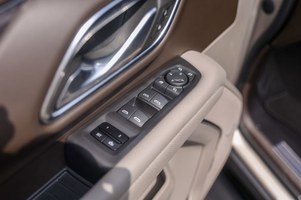 Used 2023 GMC Yukon SLT w/ SLT Premium Package AWD/4WD image 24