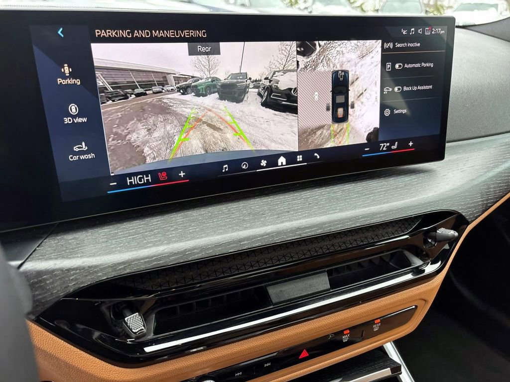 Certified 2025 BMW 330i xDrive Sedan w/ Premium Package image 21