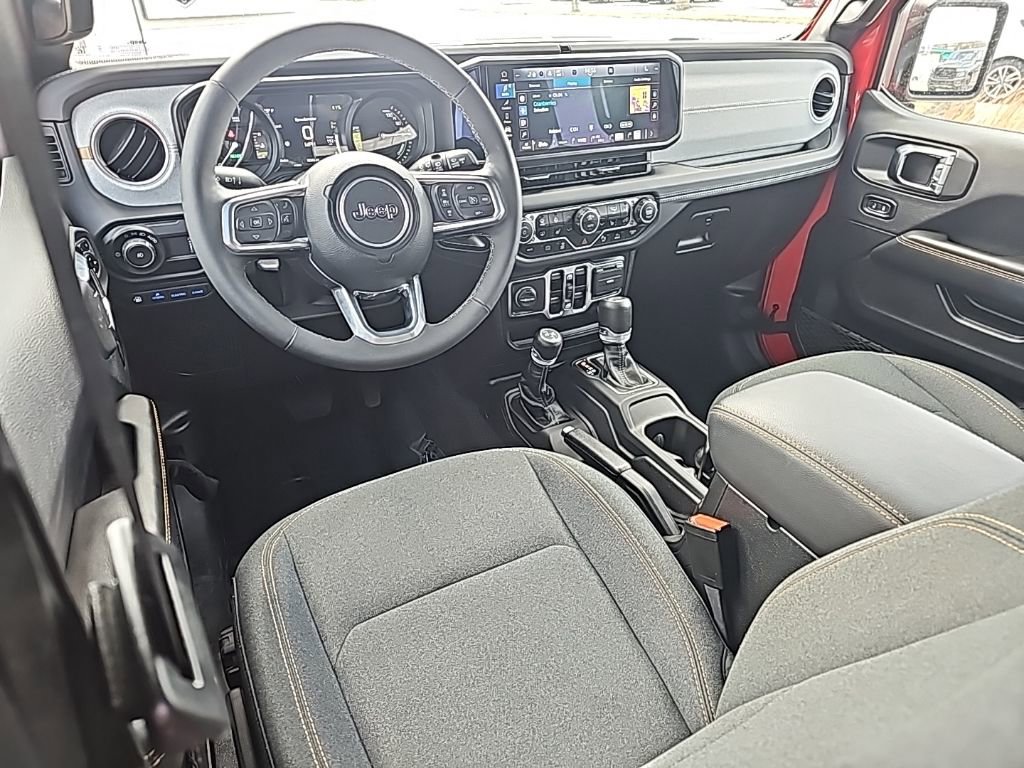 Certified 2025 Jeep Wrangler Unlimited Sahara w/ Safety Group image 17