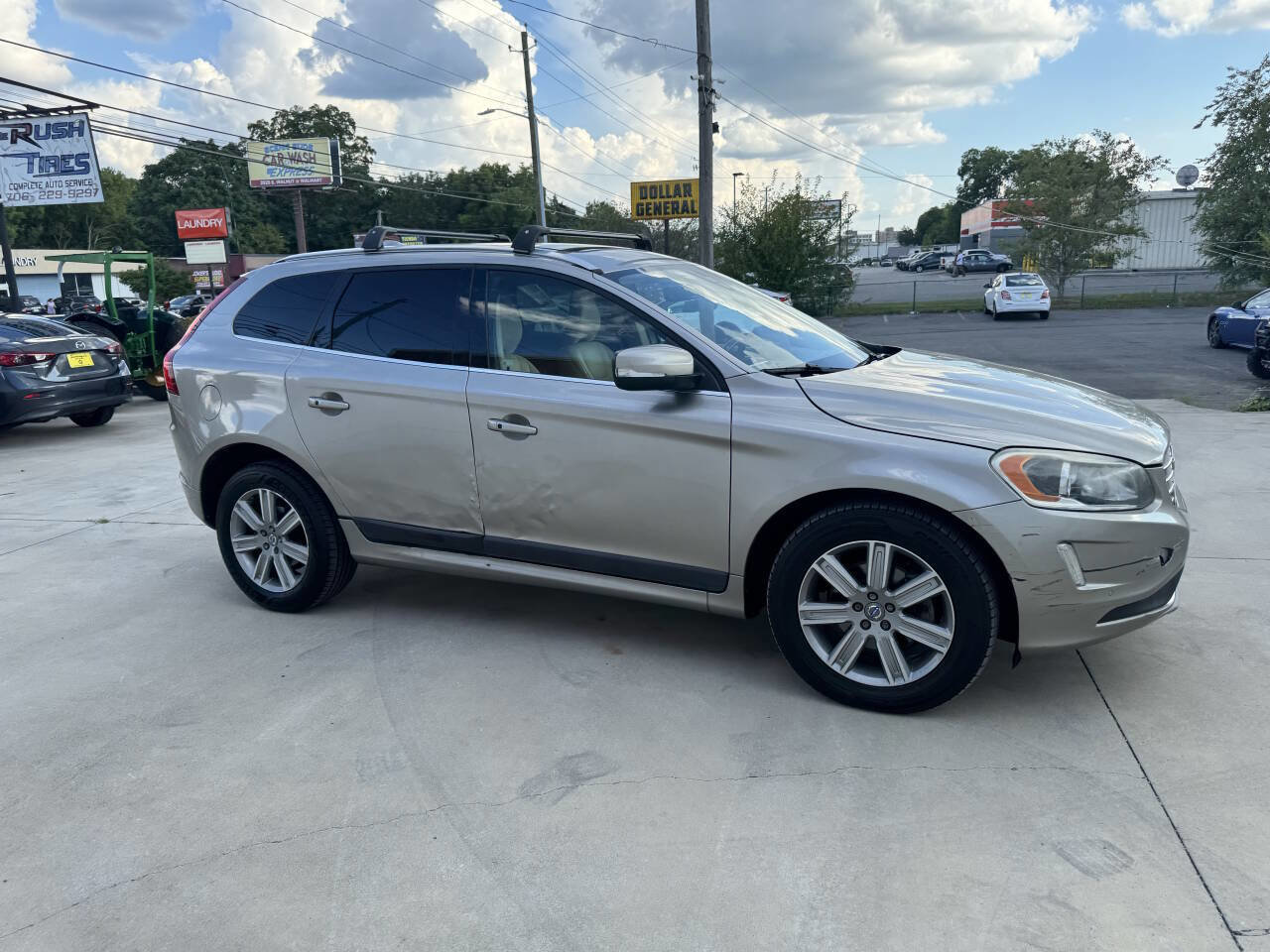 Used 2016 Volvo XC60 T6 w/ Proximity Package image 17