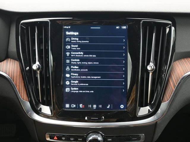 Used 2025 Volvo V60 B5 Cross Country Plus image 15