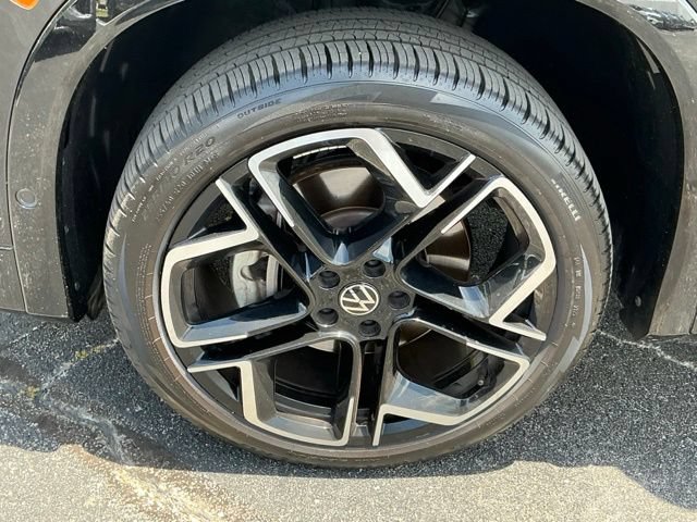 Certified 2025 Volkswagen Tiguan SEL R-Line AWD/4WD image 9